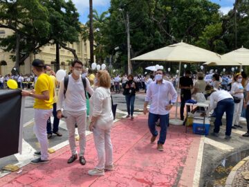 SINEPE-PE promove mobilização em frente ao Palácio do Campo das Princesas